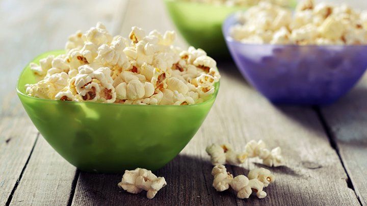 a bowl of popcorn, which is a good snack for people with ...